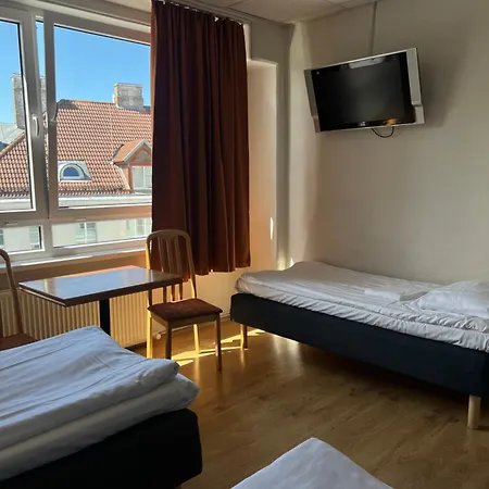 Center Hotell 2*