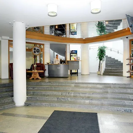 Center Hotell 2*