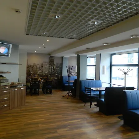 Center Hotell 2*